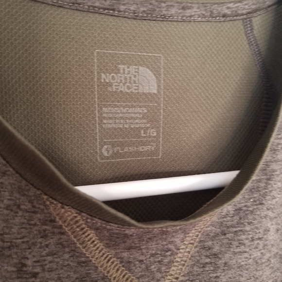 The North Face Performance tee shirt - Picture 5 of 9